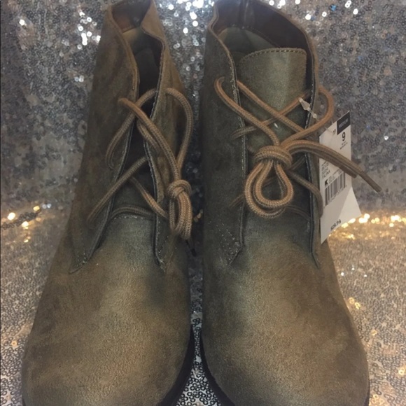 Tan booties - Picture 2 of 2